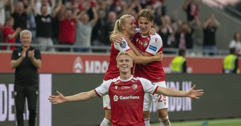 Nord Carolina vinder første kamp i sæson to under ny træner