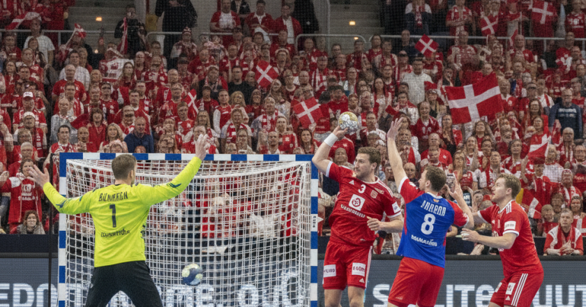 Danmarks håndboldlandshold vinder over Norge i spændende gruppespil