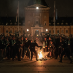 Demonstranter samles på Rådhuspladsen efter afgørelse i sportssag